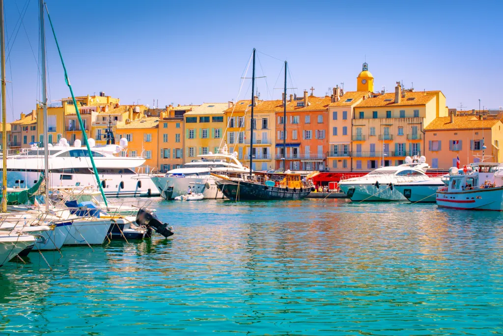 Les-Bateaux-Bleus-Saint-Tropez-port-2-1024x685